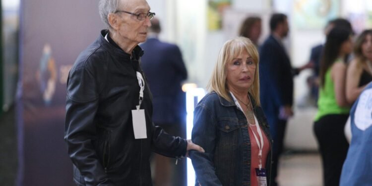 Internaron al padre de Javier Milei