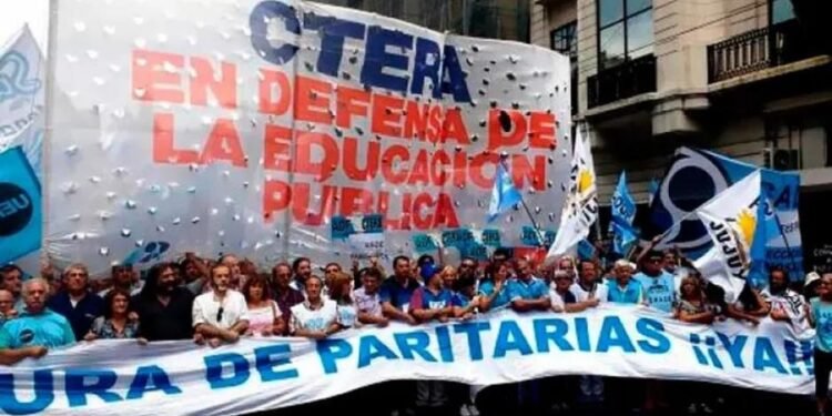 Paro nacional de CTERA: la policía desalojó a los manifestantes y liberó el Congreso