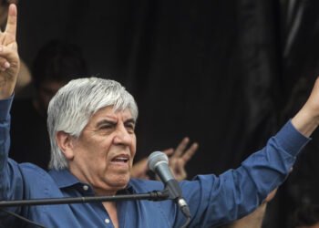 Hugo Moyano acordó la renegociación del aumento salarial con el Gobierno