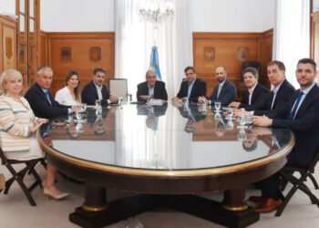 Francos se reúne con diputados de Intervención Federal por la Ley Bases