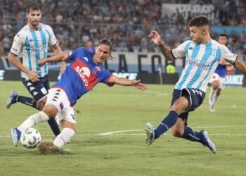 Racing va por la punta en Victoria ante Tigre