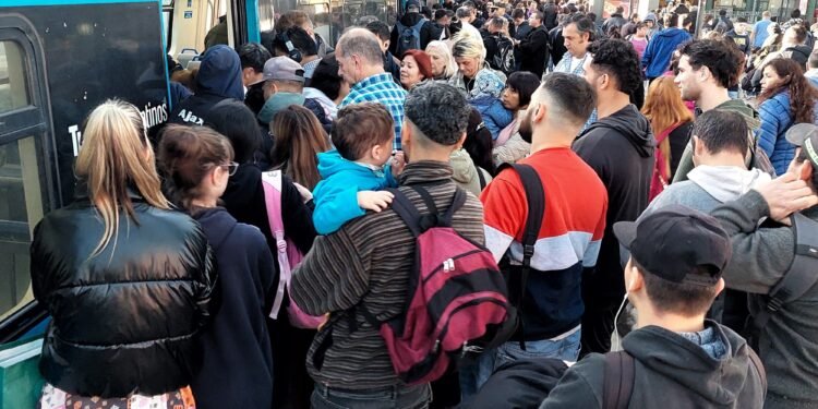 Demoras y cancelaciones en los trenes por 24 horas