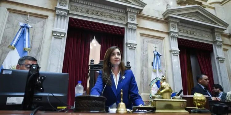 Con Villarruel corrida de las negociaciones, la oposición dialoguista ya redacta un dictamen de la Ley Bases