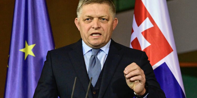 Atacaron a balazos al primer ministro de Eslovaquia: afirman que su estado es crítico