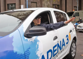 El reportero de Cadena 3 al que le incendieron su auto en el Congreso recibió un OKM y condenó la violencia al periodismo