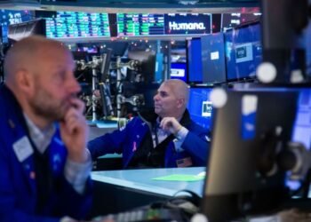 El riesgo PAÍS roza los 1.500 puntos, tras subir las distintas cotizaciones del dólar y caen los bonos