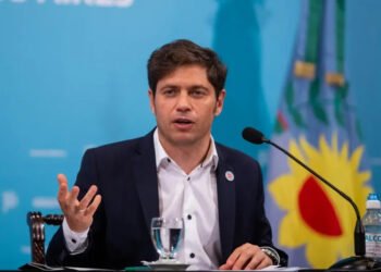 Kicillof viaja al Vaticano para visitar al Papa Francisco