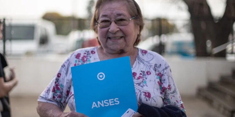 Ley Bases: cómo afectará a las jubilaciones y qué pasará con la moratoria si se aprueba el proyecto