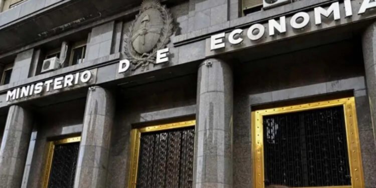 Acuerdo con el FMI: el Gobierno consiguió un superávit de $1,1 billones en mayo y se encamina a cumplir la meta fiscal
