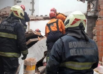 Horror en Belgrano: un obrero quedó atrapado en el derrumbe de una construcción pero fue rescatado