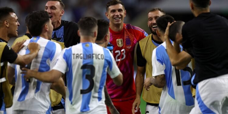 Argentina clasificó a semis gracias a Dibu