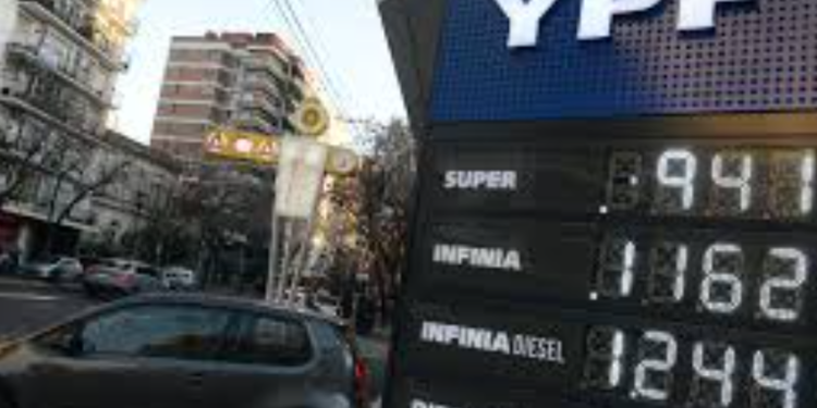YPF aplicó otro aumento en la nafta y el gasoil en CABA
