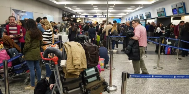 Demoras en los vuelos de Aerolíneas Argentinas en Córdoba y Mendoza