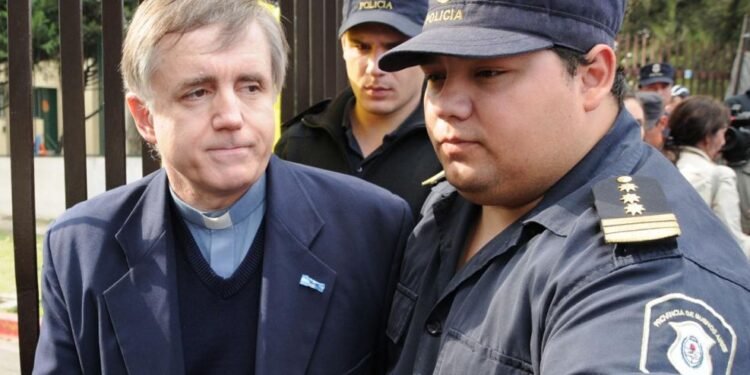 El padre Grassi se defiende en la audiencia que determinará si le conceden la libertad