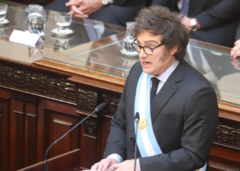 Sin previsiones y con chicanas, Javier Milei presentó el Presupuesto 2025 para ponerle “cepo al Estado”