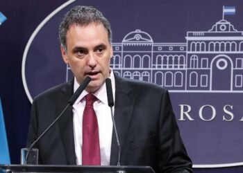 Pobreza: en la previa del dato del Indec, el Gobierno culpó al kirchnerismo por la “herencia desastrosa”