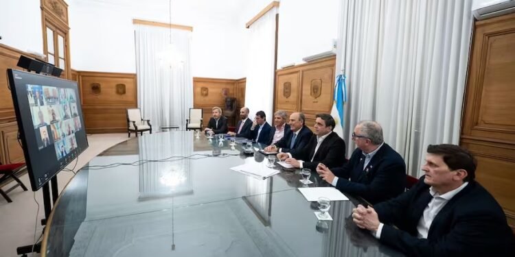 El Gobierno convocará a los titulares de todos los bloques y Caputo aún no define si irá al Congreso a exponer sobre el Presupuesto