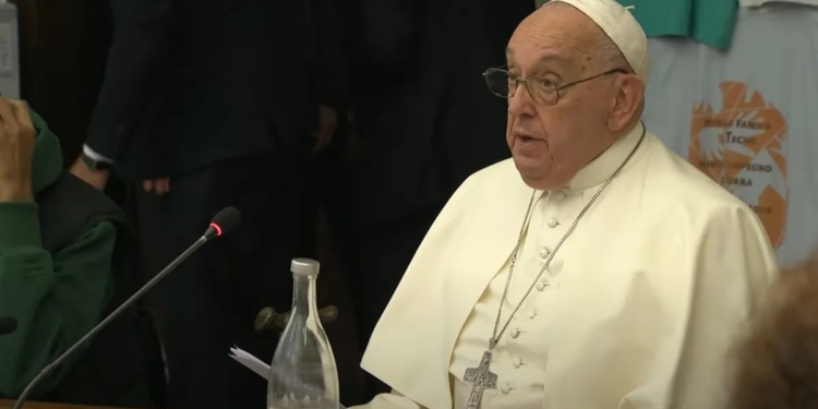 Fuerte crítica del Papa al Gobierno: “En vez de pagar la justicia social pagó el gas pimienta, le convenía”