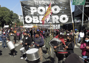 Concentración frente a Comodoro Py para respaldar la apelación contra los procesamientos al Polo Obrero