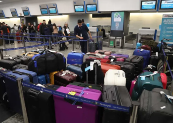 Frente a un nuevo paro de aeronáuticos, el Gobierno cuestionó los privilegios de los pilotos