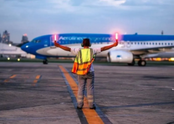 El Gobierno anunció que inició negociaciones para la venta de Aerolíneas Argentinas