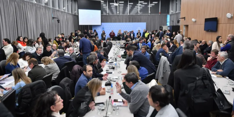 En Diputados, el Gobierno justificó su intención de privatizar Aerolíneas