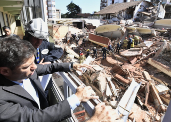 Kicillof recorrió la zona del derrumbe en Villa Gesell