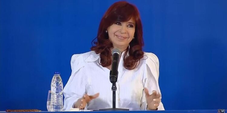 CFK ya tiene su lista para competir el próximo 19 de noviembre por la presidencia del PJ