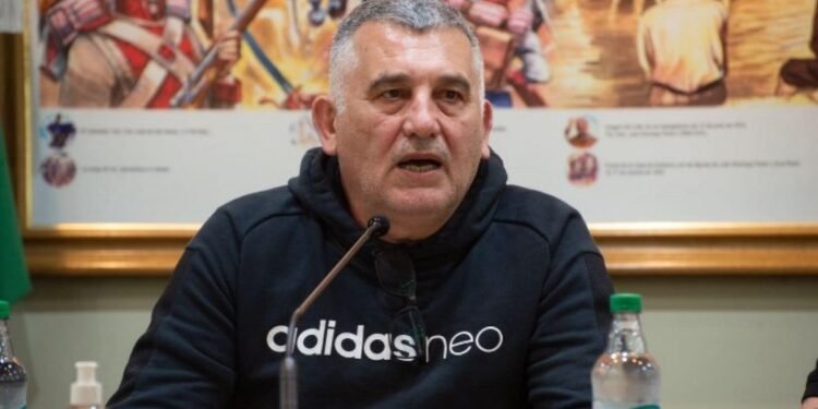 Tensión en C.G.T: Mario “Paco” Manrique oficializó su salida como secretario gremial