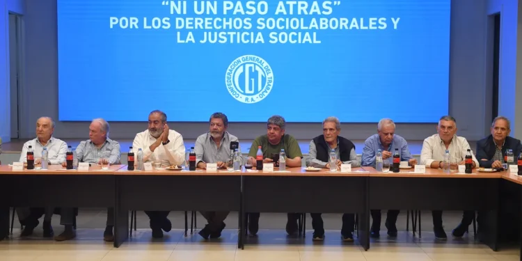 Vuelven las complicaciones entre el Gobierno y la CGT por intentar llegar a un acuerdo sobre el artículo de la Ley Bases que penaliza los bloqueos sindicales