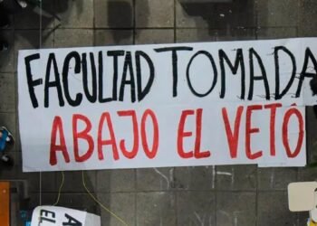 Conflicto Universitario: Estudiantes, trabajadores no docentes, graduados, y docentes de otros niveles educativos estuvieron en Plaza de Mayo