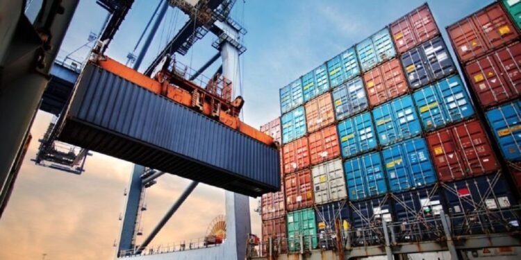 En los primeros diez meses del año, el superávit comercial registró una suma de US$15.995 millones