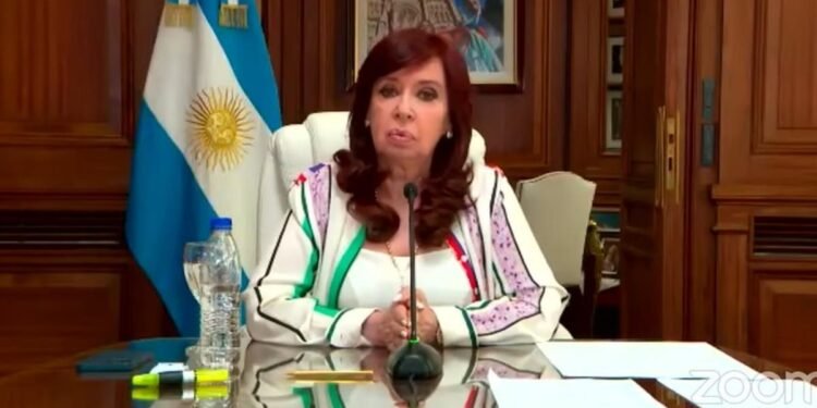 Cristina Kirchner se presentó en Comodoro Py para notificarse de la ratificación de la condena en la Causa Vialidad