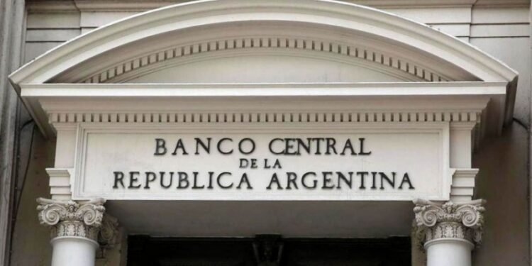 Las reservas netas que acumula el Banco Central de la República Argentina (BCRA) se mantienen en márgenes negativos