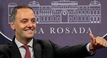 El vocero presidencial Manuel Adorni rechazó las acusaciones de la oposición tras la caída de Ficha Limpia