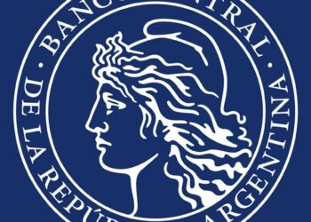 El Banco Central de la República Argentina (BCRA) redujo este viernes 5 puntos porcentuales la tasa de política monetaria