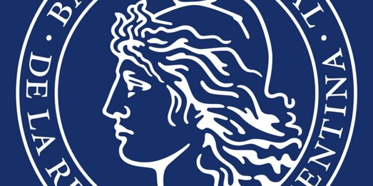 El Banco Central de la República Argentina (BCRA) redujo este viernes 5 puntos porcentuales la tasa de política monetaria
