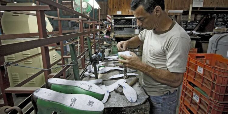 El 73,6% de los empresarios considera que el ajuste está recayendo sobre las Pymes y los trabajadores