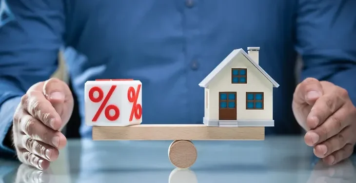 El vocero presidencial Manuel Adorni oficializó este miércoles un decreto en el que amplía las posibilidades de los préstamos hipotecarios