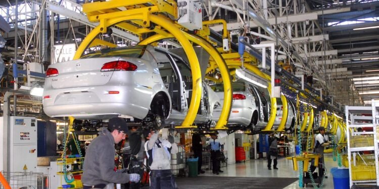 Buenas noticias para la producción de autos que poco a poco deja atrás la crisis y crece un 0,9% interanual