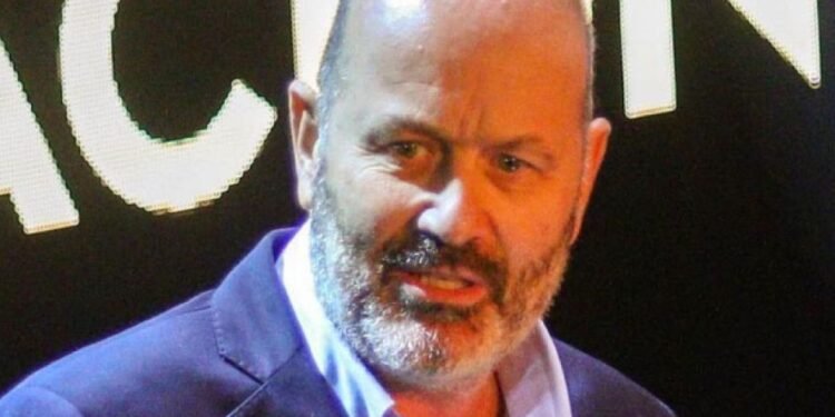 La UIA le reclamó a Federico Sturzenegger por los impuestos, los juicios laborales y los costos de los puertos