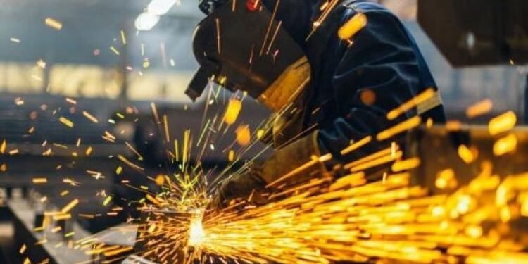 La industria metalúrgica cerró 2024 con una caída del 12,1% acumulado en un año