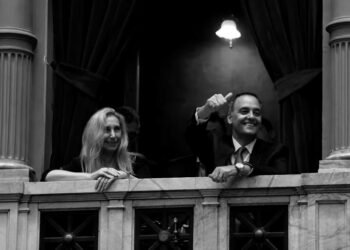 El vocero presidencial Manuel Adorni suena como reemplazo de José Luis Espert en provincia de Buenos Aires