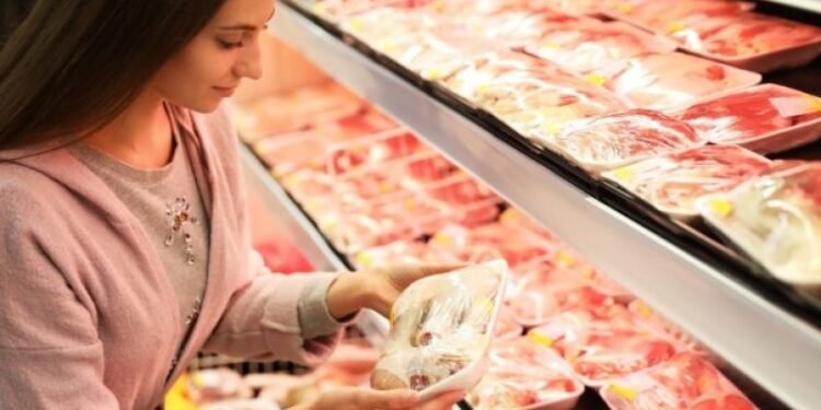 Baja el consumo de carne y el pollo lidera el consumo de los argentinos