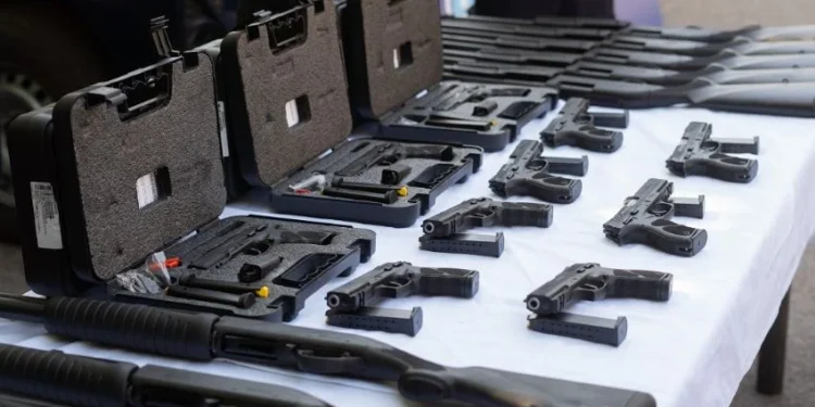 Tras las Taser, ahora el Gobierno va por pistolas y escopetas