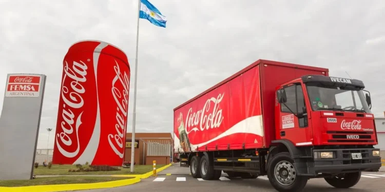 Duro golpe para Coca-Cola: retira productos por exceso de clorato