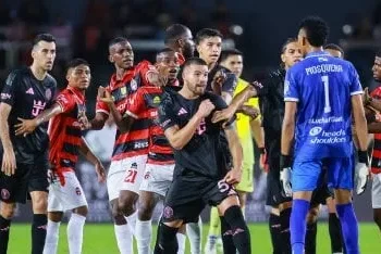 A Messi le entraron fuerte, hubo roja y se picó el amistoso entre Inter Miami y Sporting San Miguelito