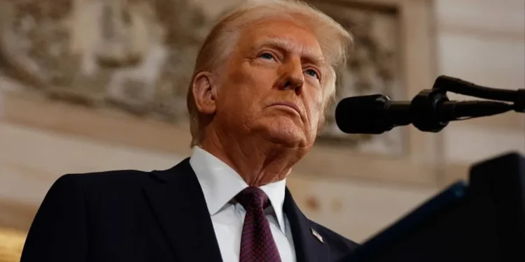 Motosierra: Donald Trump anunció recortes de personal en las embajadas estadounidenses