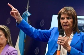 El Ministerio de Seguridad denunció penalmente a los “barra bravas” que generaron disturbios frente al Congreso