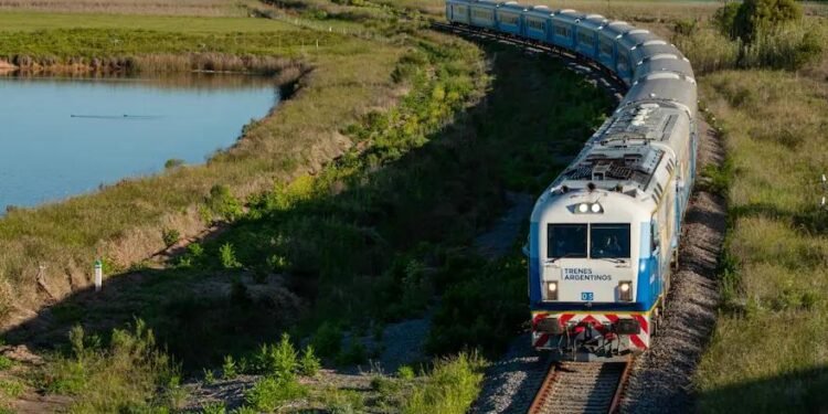 Se ha informado que el Gobierno ha suspendido la licitación destinada a la renovación de las vías y la señalización del Ferrocarril San Martín.